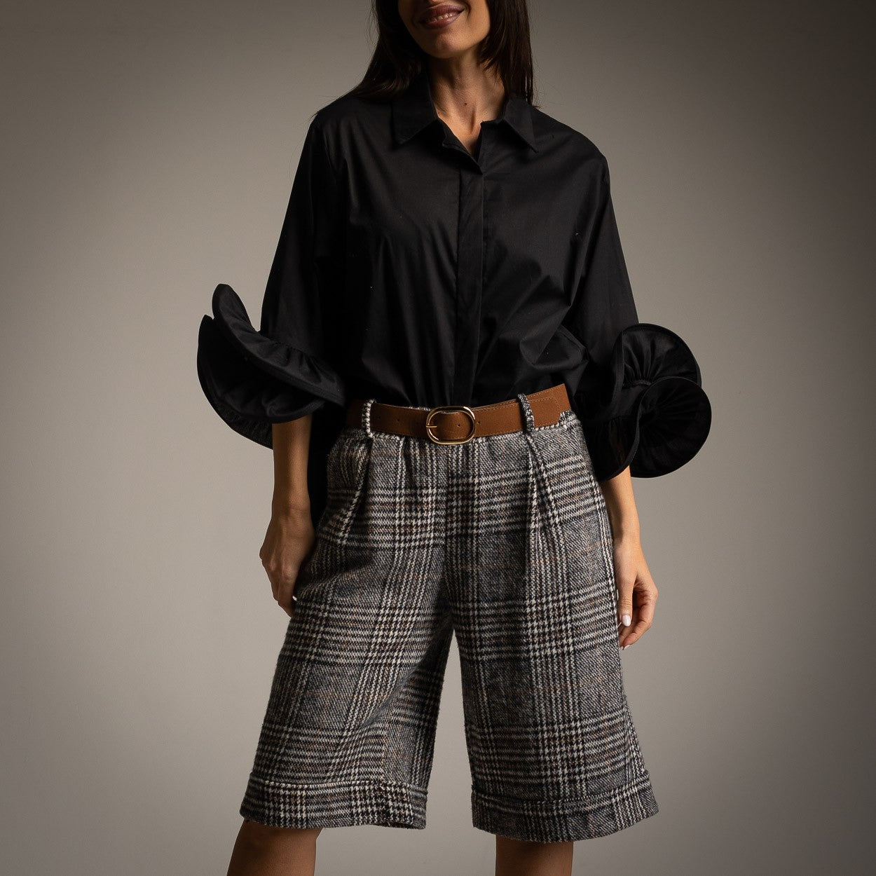 Ruffle arm black TOP