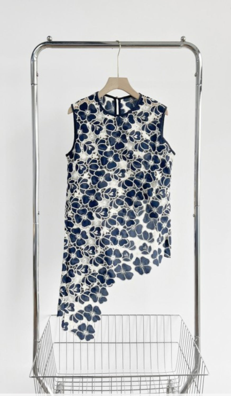 *****Floral Asymmetric Lace Sleeveless Top