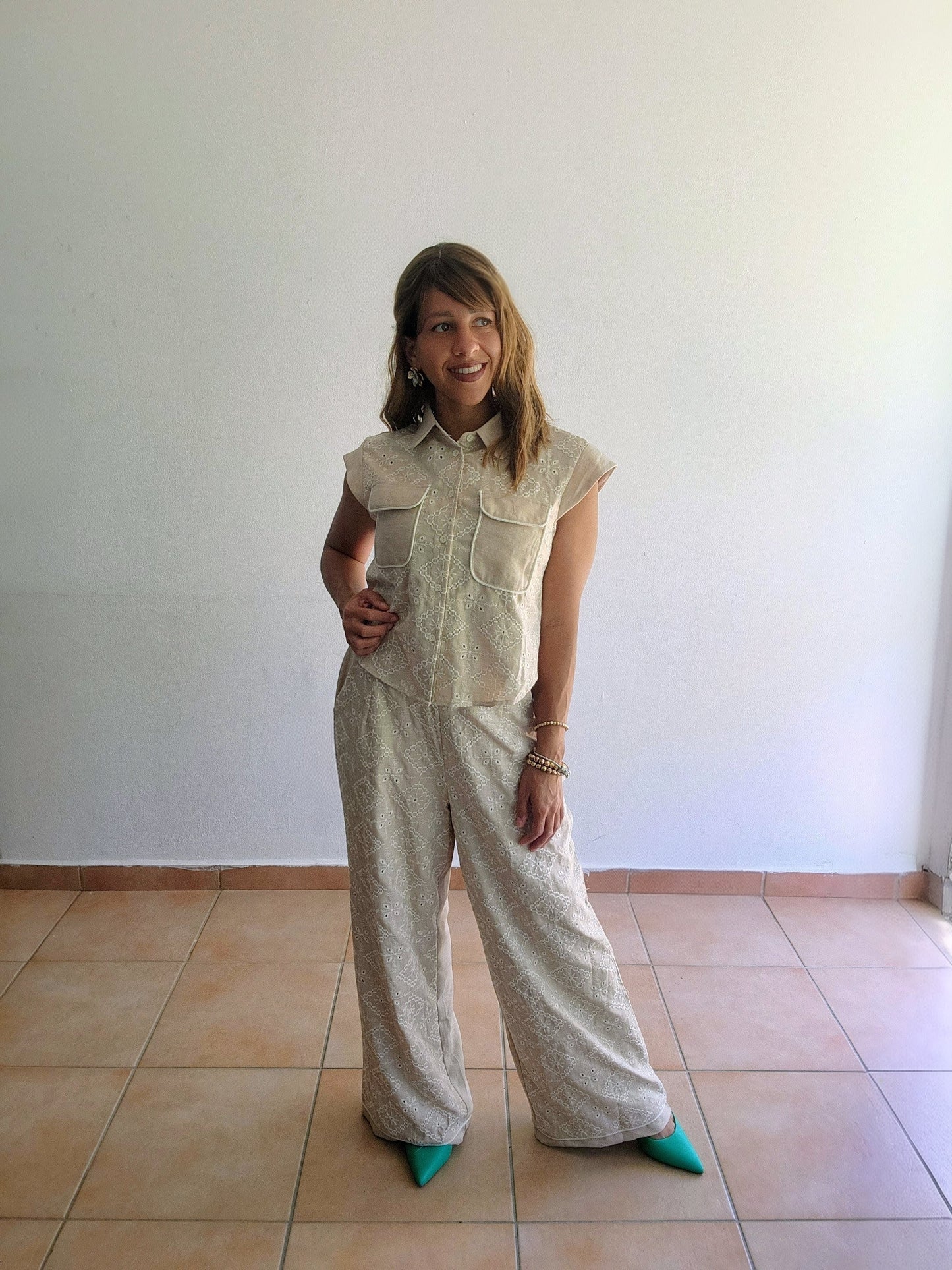 ******Embroidered tan set]