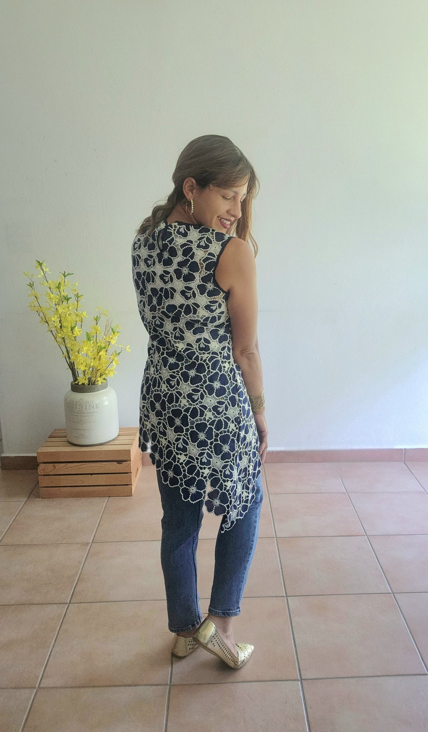 *****Floral Asymmetric Lace Sleeveless Top
