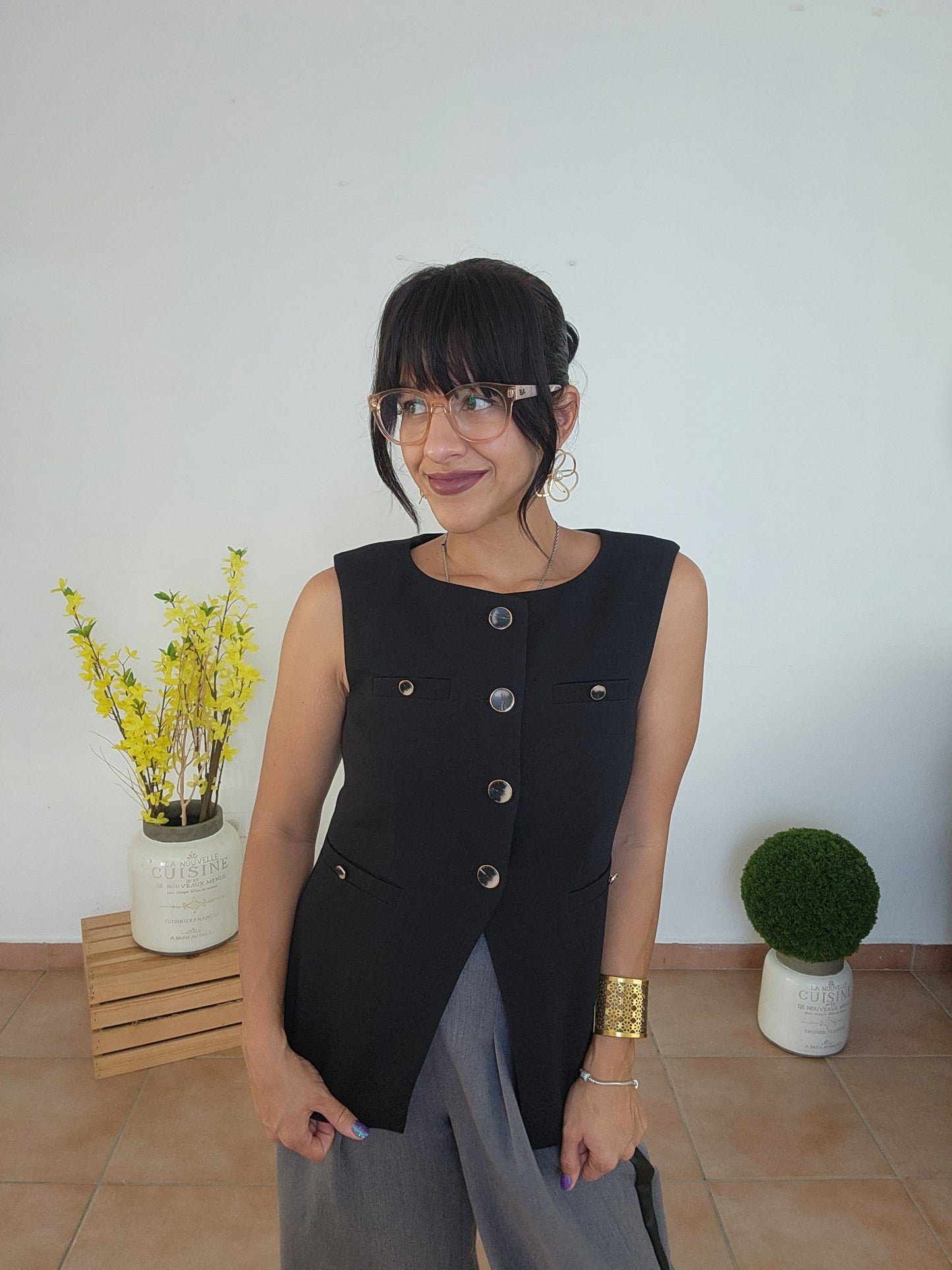 ***Tailored vest with button details [Last one]
