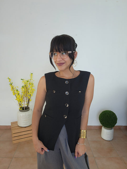 ***Tailored vest with button details [Last one]