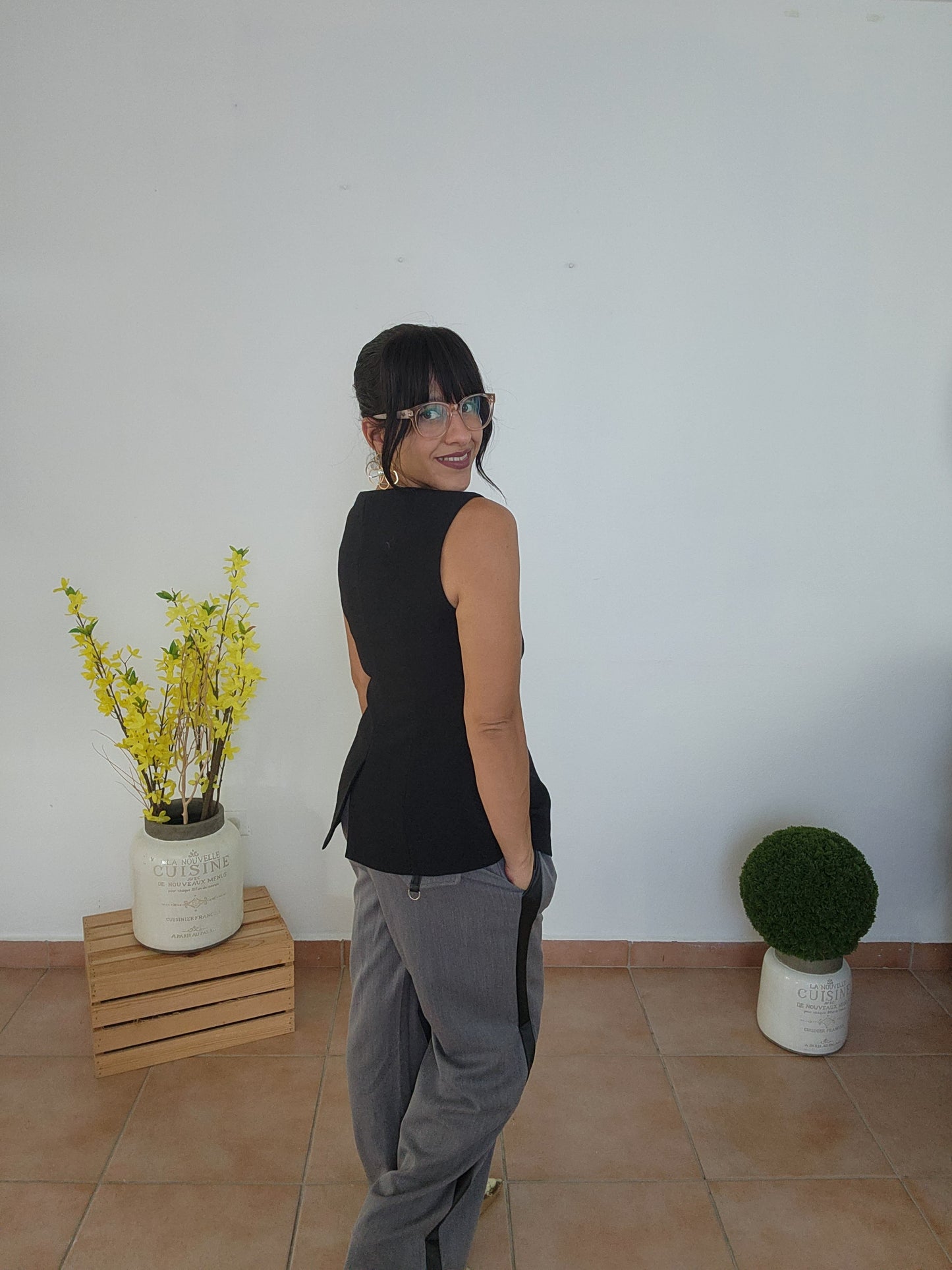 ***Tailored vest with button details [Last one]