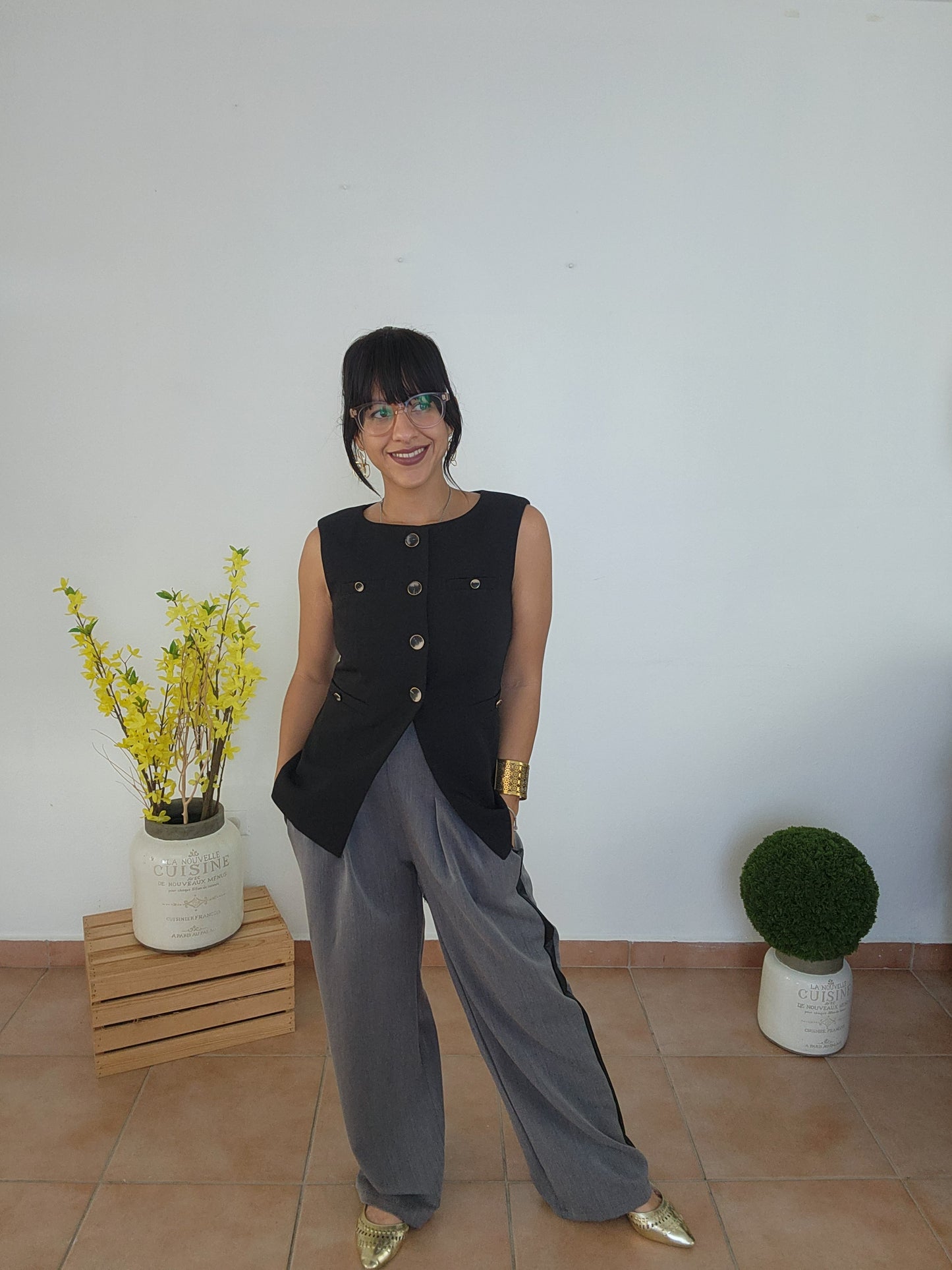 ***Tailored vest with button details [Last one]